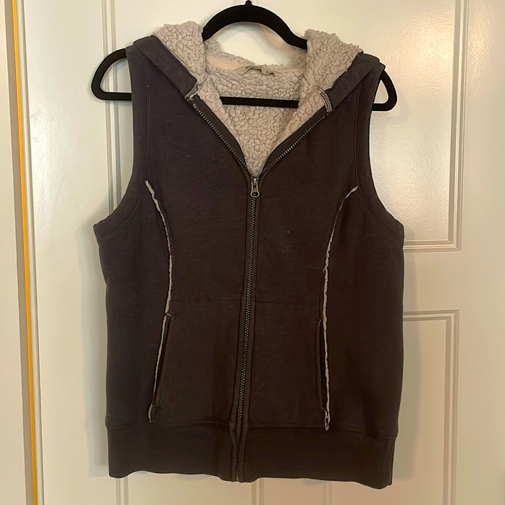 Women’s Old Navy fleece lined vest